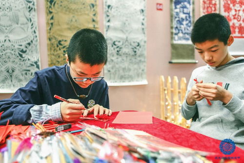 走進非遺 剪紙 樺樹皮畫 麥秸畫 手工布藝 黑陶 烙畫葫蘆 走進冰雪非遺節(jié)特色 傳承 展區(qū)